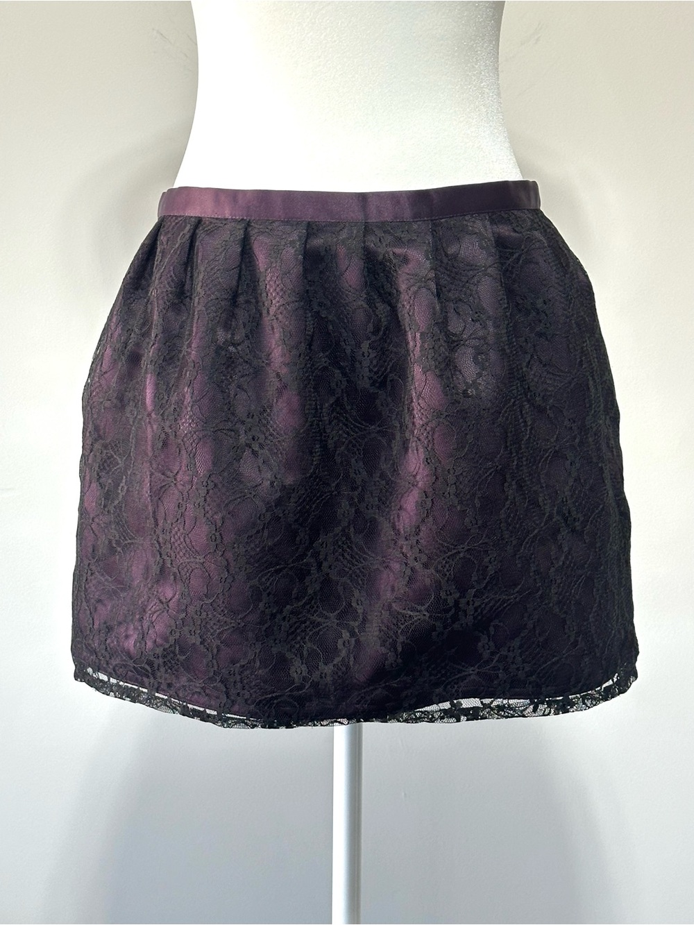 Heritage 1981 Purple Satin & Black Lace Mini Skirt Medium